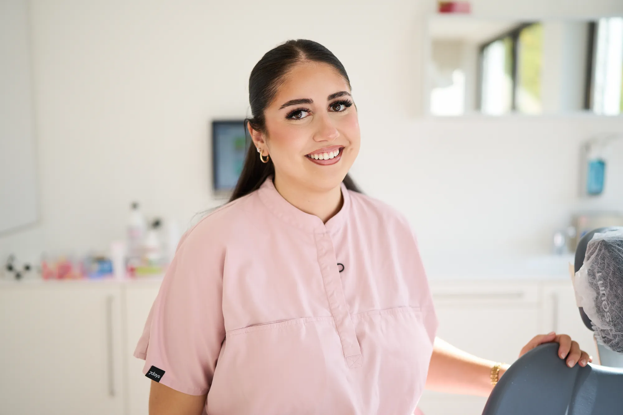 Prophylaxe-Assistentin im Behandlungszimmer